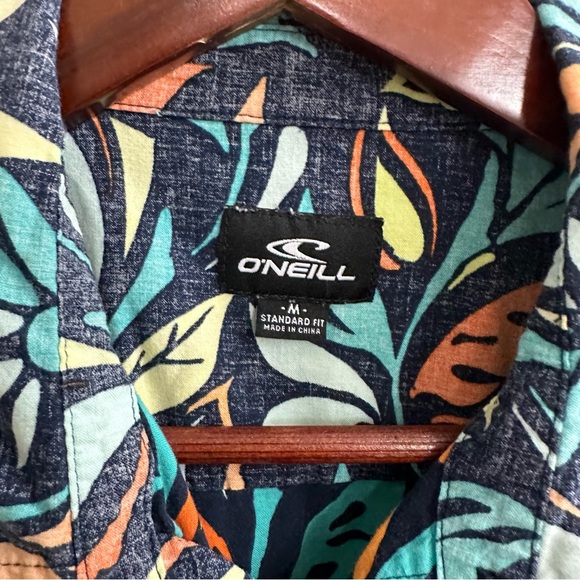 O’Neil Sol Button Down Tropical Shirt - Picture 6 of 7